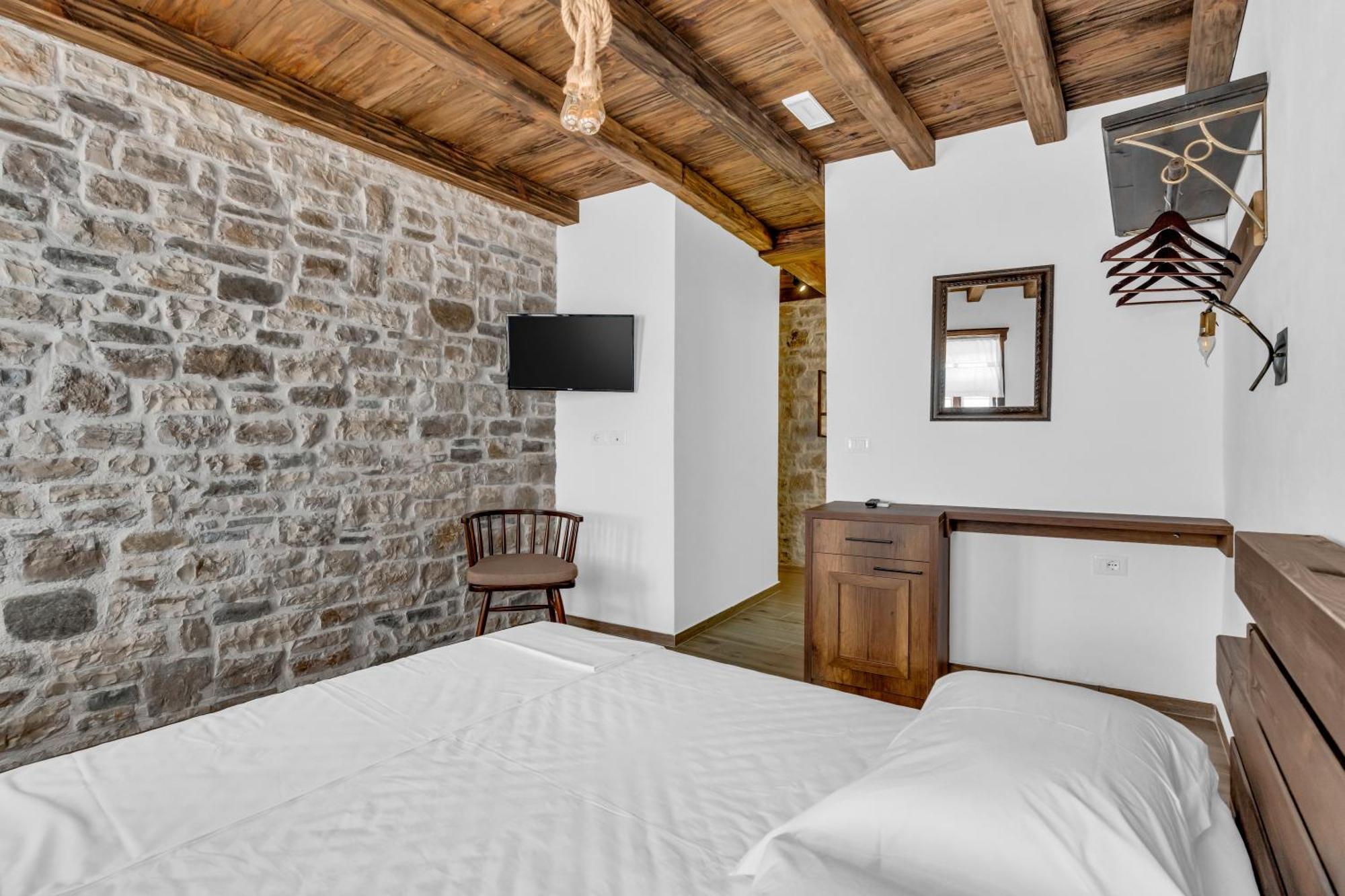 Hotel Bohem Berat Exterior foto